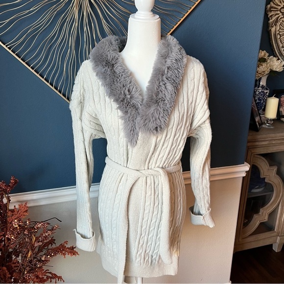 NWT Faux Fur Wrap Cardigan from On Blue - Size Large - Picture 1 of 6